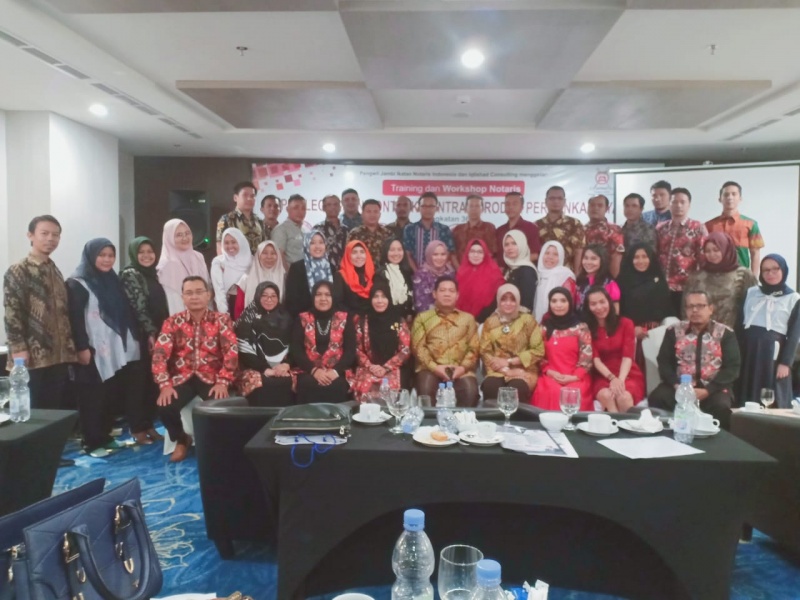 Inhouse ToT Dosen dan Praktisi Ekonomi Syariah level 3 : Webinar Series Eksekutif Aplikasi maqashid Syariah pada Produk Perbankan dan Keuangan Syariah Tgl 26 Juli 2020 Via Zoom Cloud Meeting