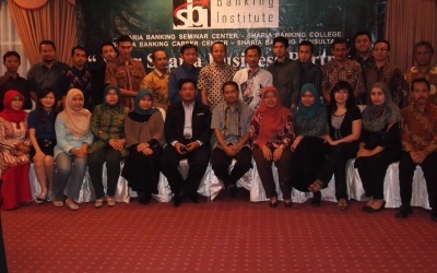 Iqtishad Consulting menggelar Pelatihan dan Workshop Hybrid Contracts pd Produk Bank Syariah  di Surabaya   Nara sumber Bpk Agustianto Mingka